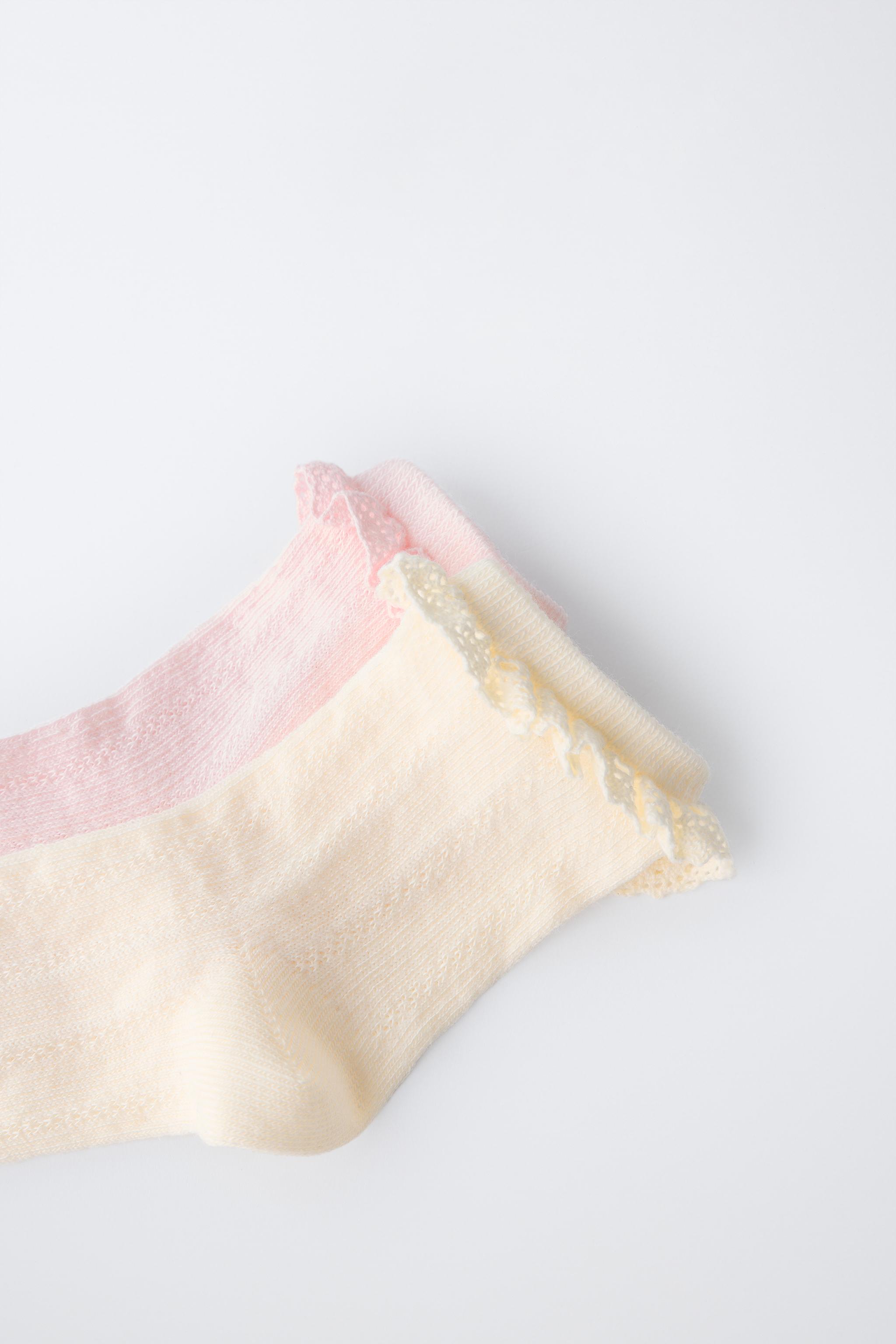 LOT DE DEUX PAIRES CHAUSSETTES COURTES À DENTELLE